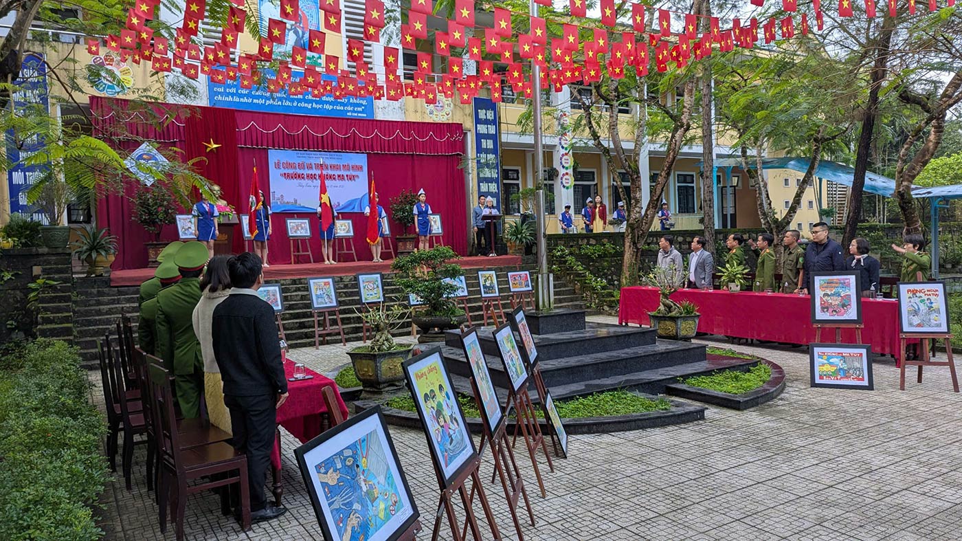 TRƯỜNG THCS NGUYỄN THỊ MINH KHAI TỔ CHỨC  LỄ CÔNG BỐ VÀ TRIỂN KHAI MÔ HÌNH: “TRƯỜNG HỌC KHÔNG MA TÚY”